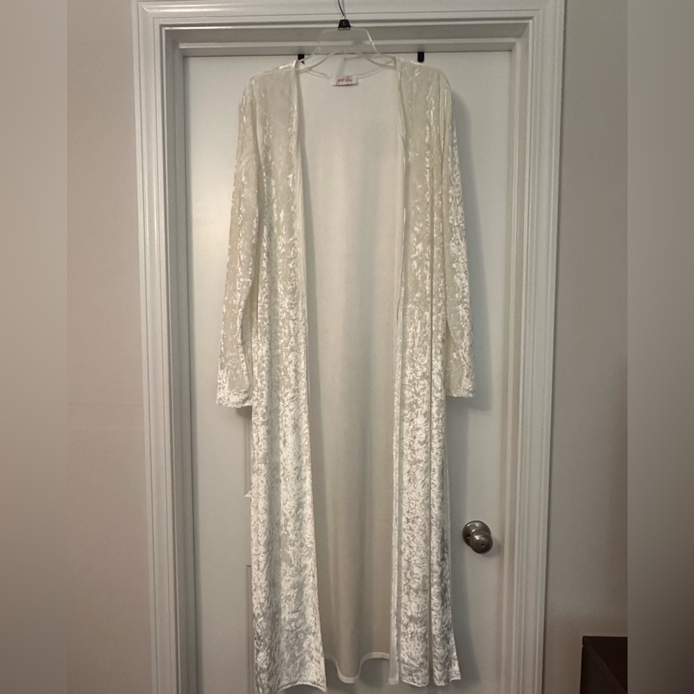 Elegant White Lace Long Cardigan